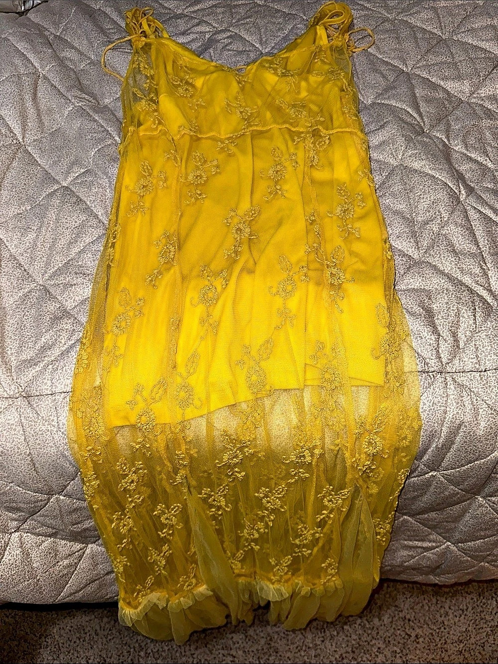 Kimchi Blue Lace Floral Maxi Dress in Yellow Size Medium Like New - Picture 3 of 9
